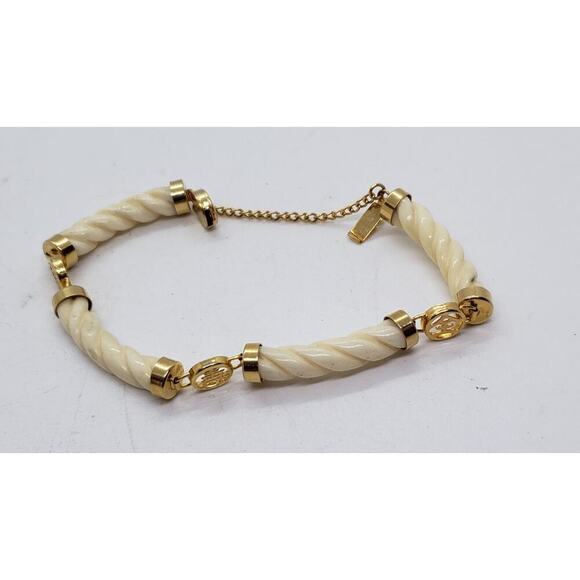 Vintage Bracelet Twisted Lucite & Gold Chinese Good Luck 12k Gold Plate - Picture 5 of 10